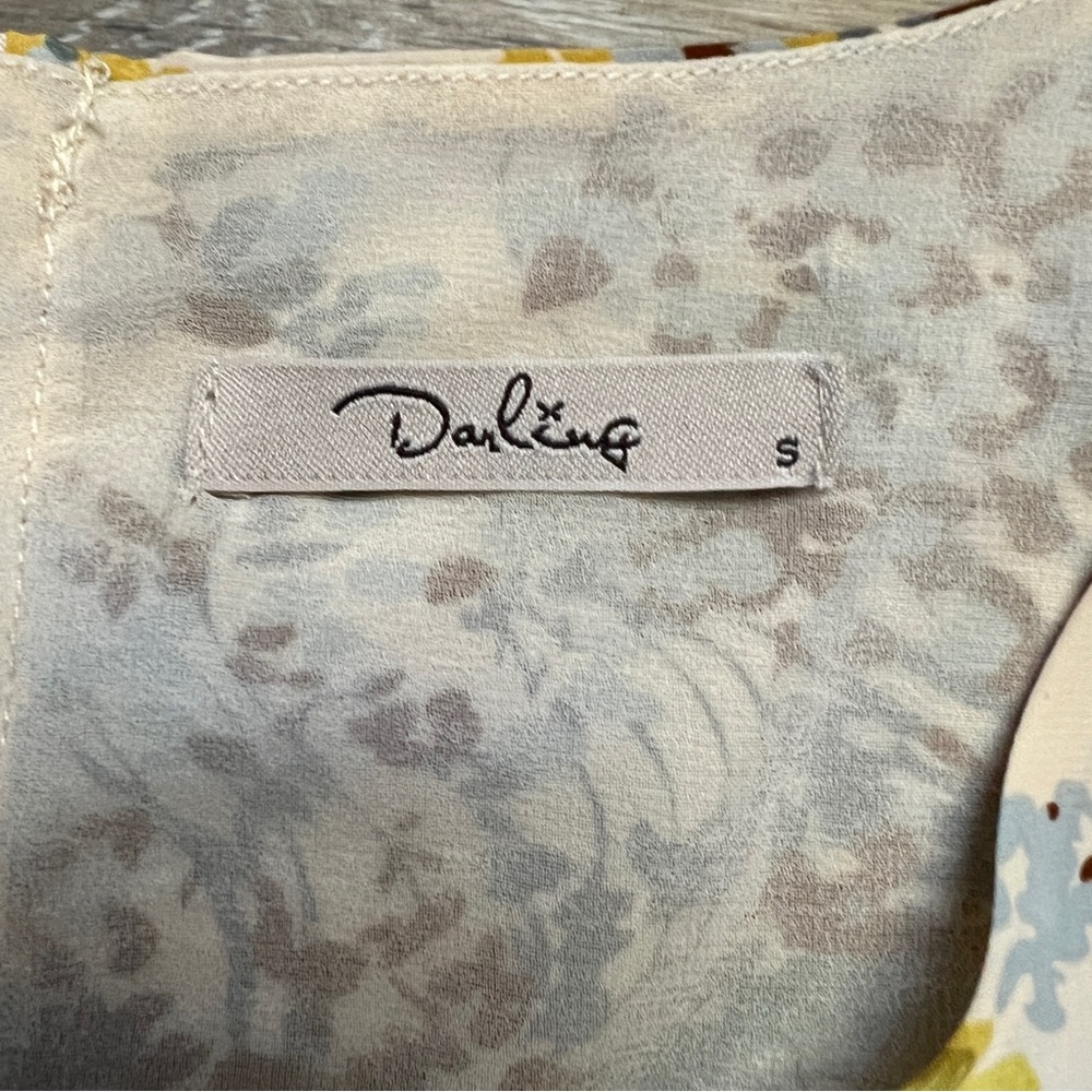 Darling Multicolor Floral Pattern Top - Picture 6 of 6